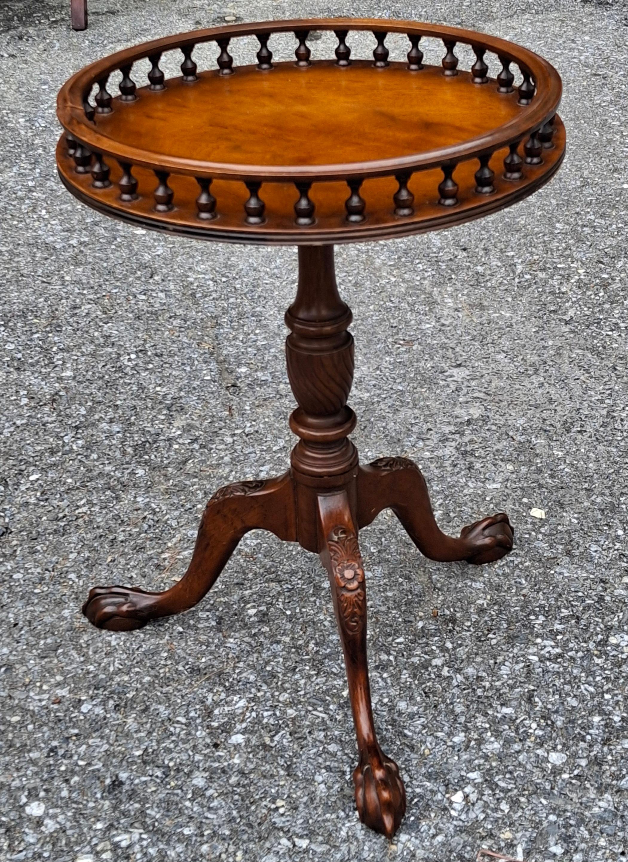 Georgien Table à vin anglaise de style géorgien à piédestal en acajou en vente