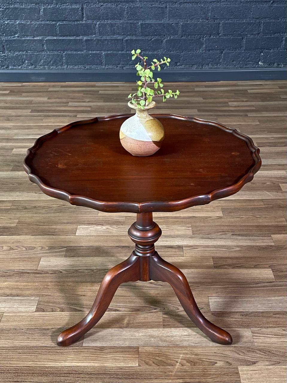 English Georgian Style Mahogany Pie Crust Side Table In Good Condition For Sale In Los Angeles, CA