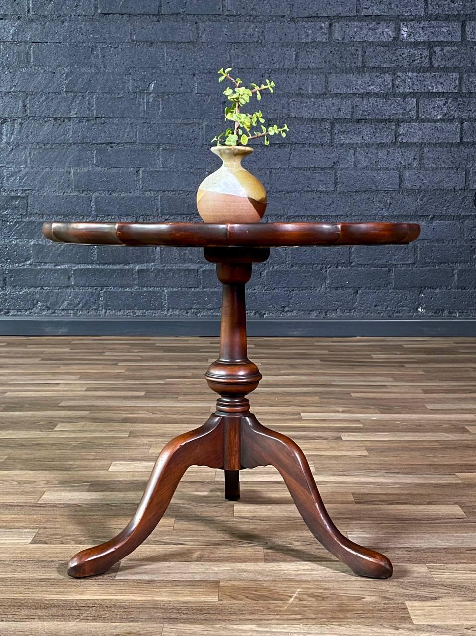 Mid-20th Century English Georgian Style Mahogany Pie Crust Side Table For Sale