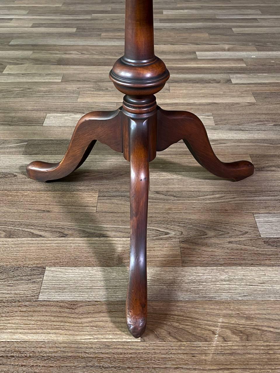 English Georgian Style Mahogany Pie Crust Side Table For Sale 2