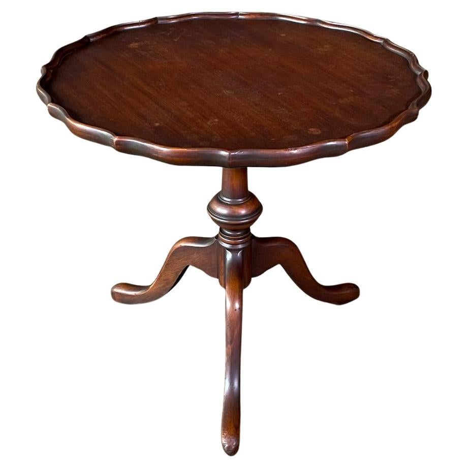 English Georgian Style Mahogany Pie Crust Side Table For Sale