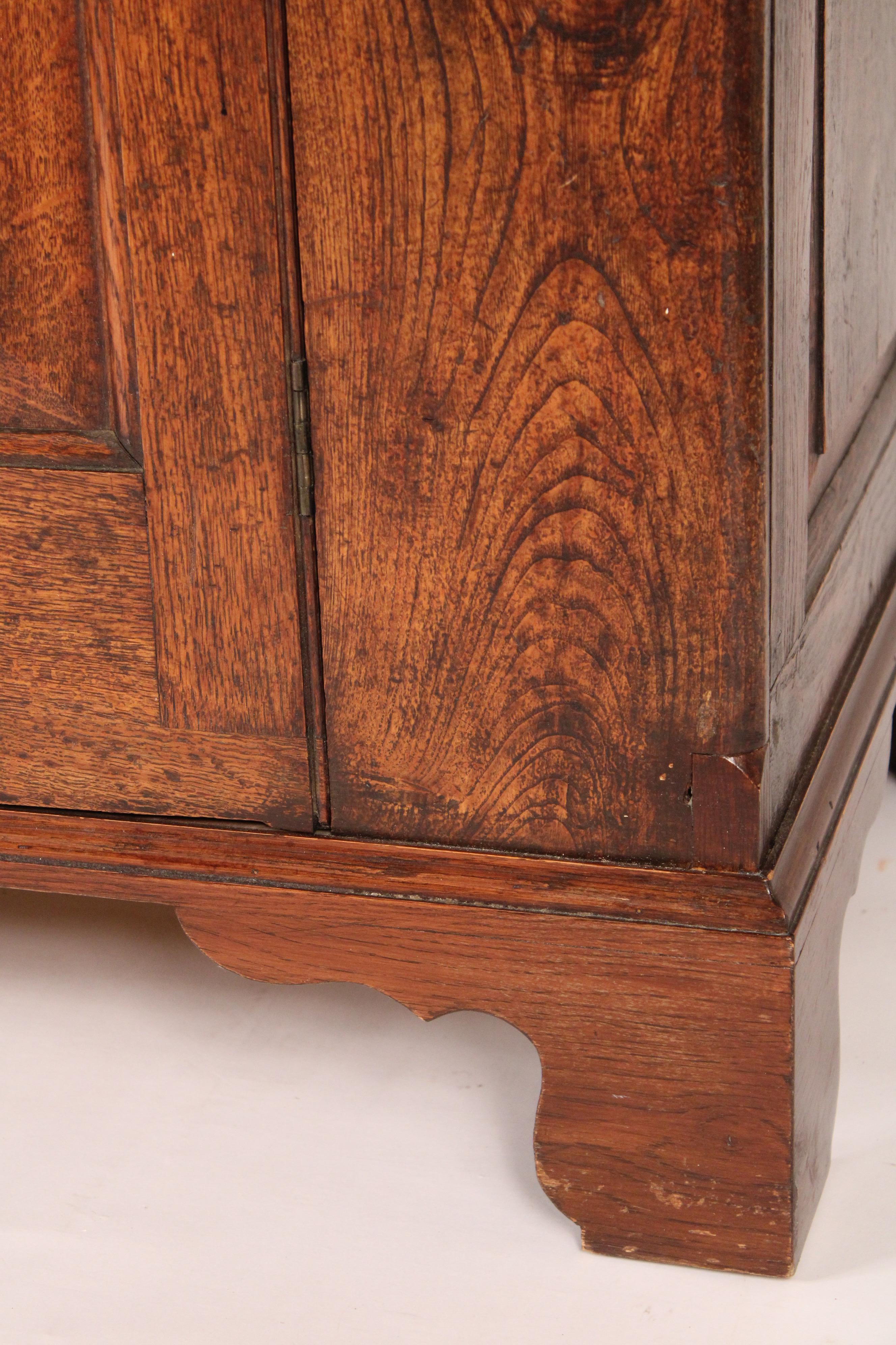 Armario inglés de roble de estilo georgiano en venta 2
