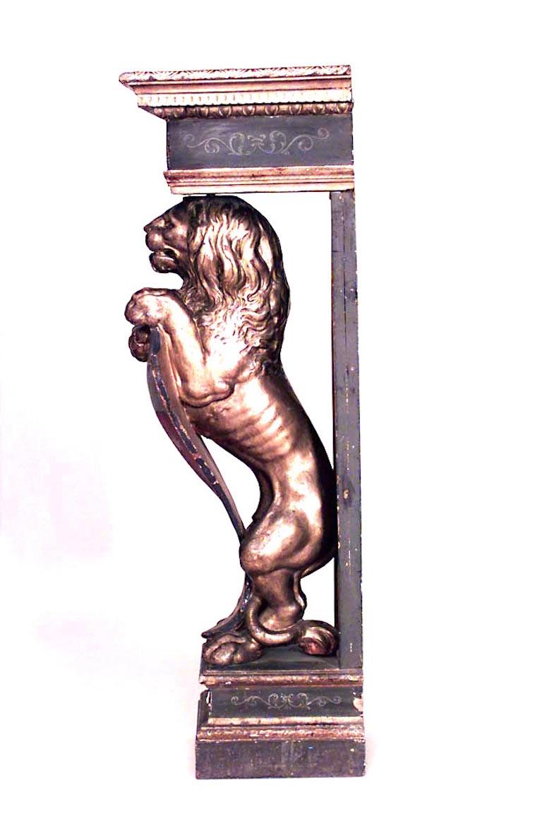 Hand-Painted English Georgian Gilt Lion Pedestal For Sale