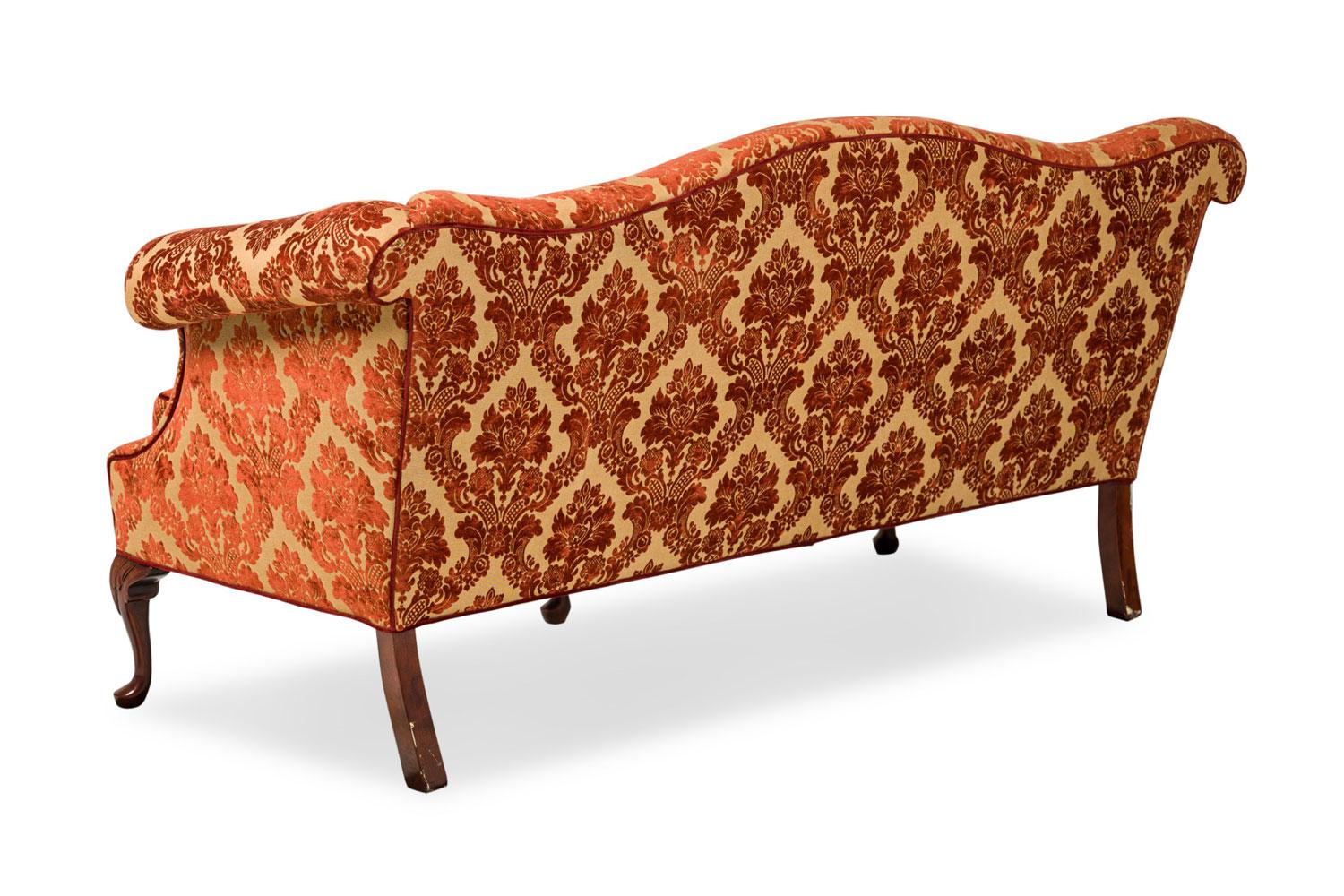 Britannique English Georgian Style Red and Gold Damask Sofa en vente