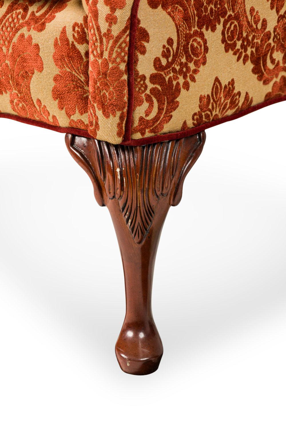 20ième siècle English Georgian Style Red and Gold Damask Sofa en vente