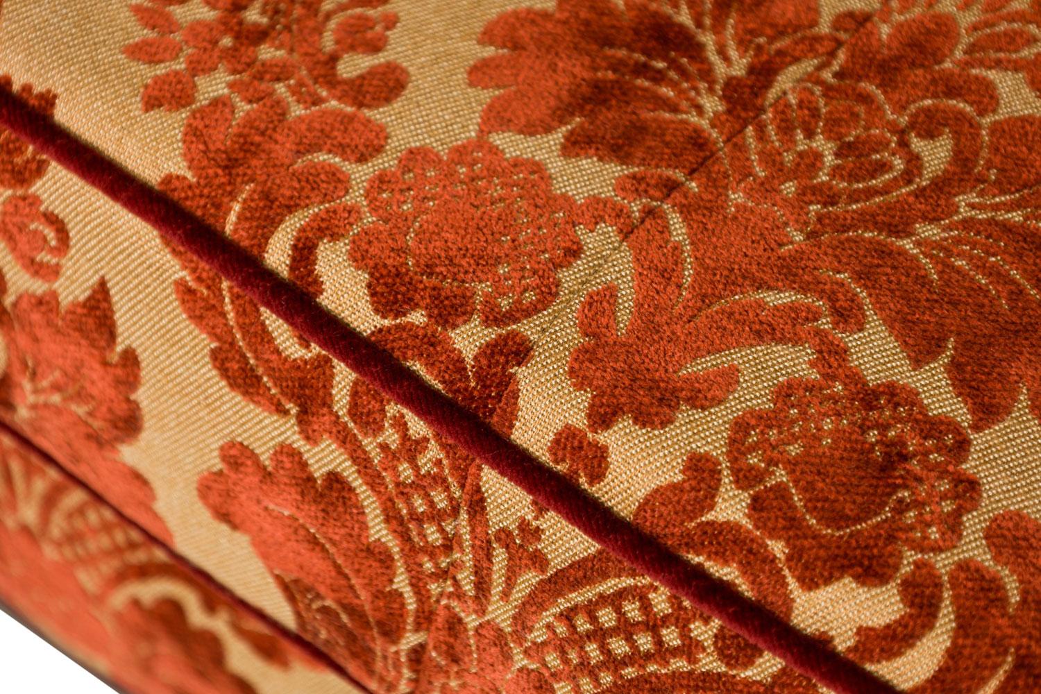 English Georgian Style Red and Gold Damask Sofa en vente 2