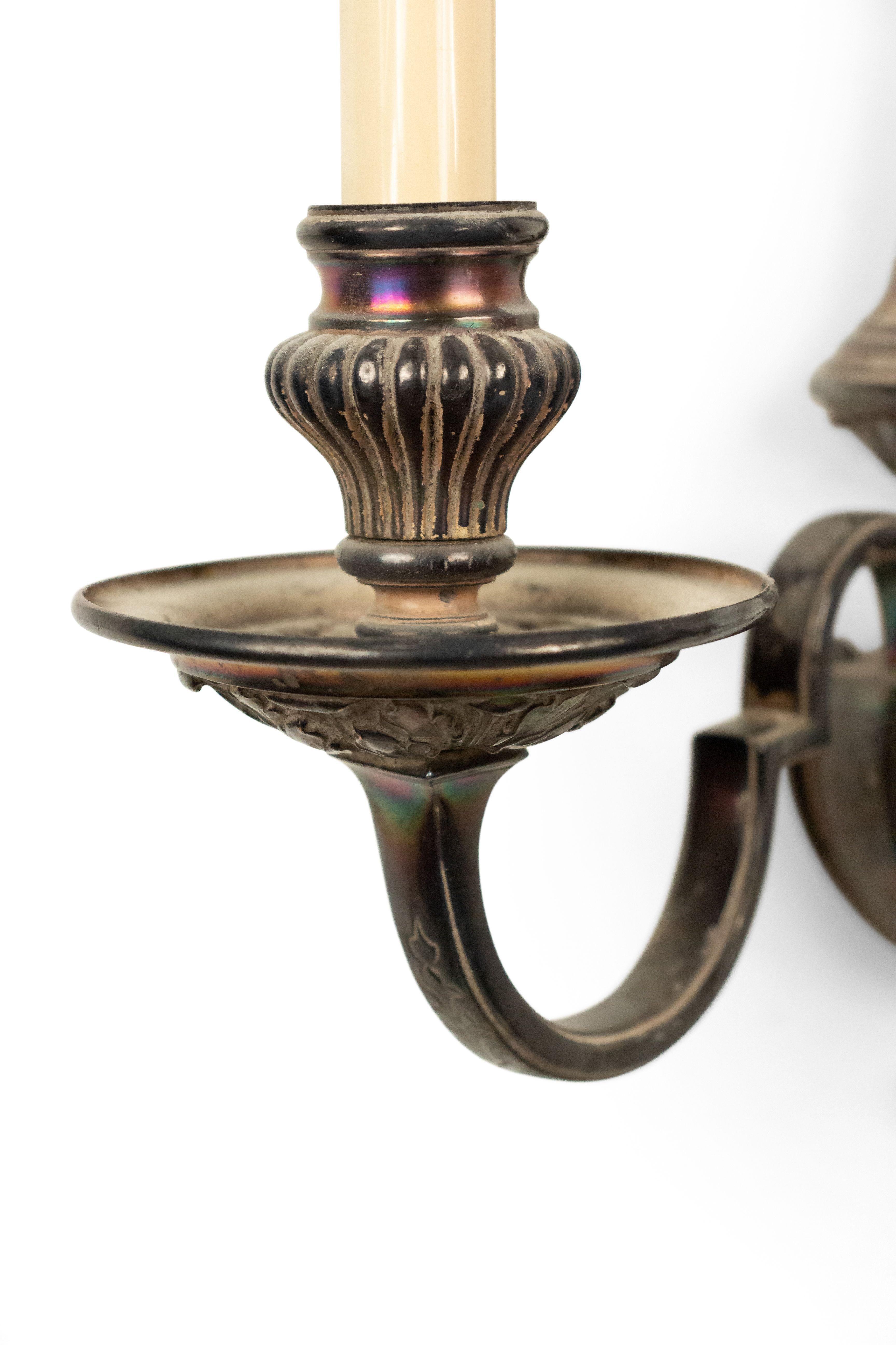 English Georgian Style Silver Plate Wall Sconce In Good Condition For Sale In New York, NY