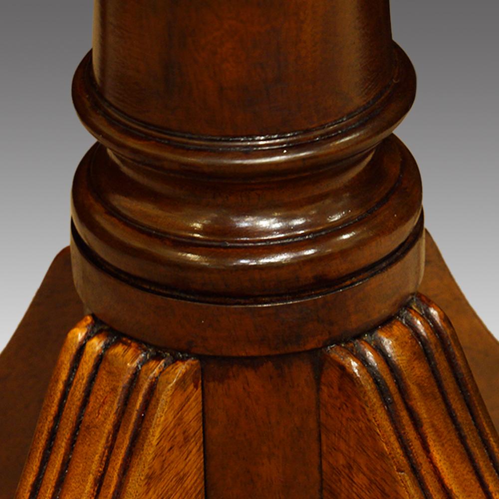 Mid-20th Century English Georgian Style Solid Mahogany Harrods Dining Table, George VI