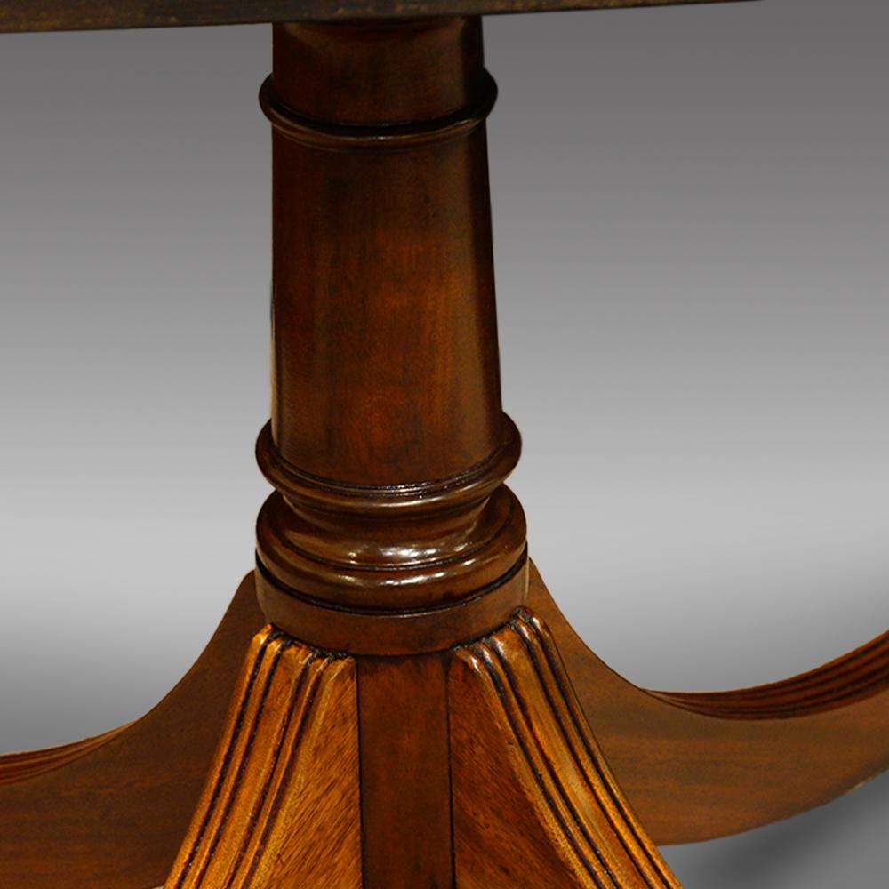 English Georgian Style Solid Mahogany Harrods Dining Table, George VI 1