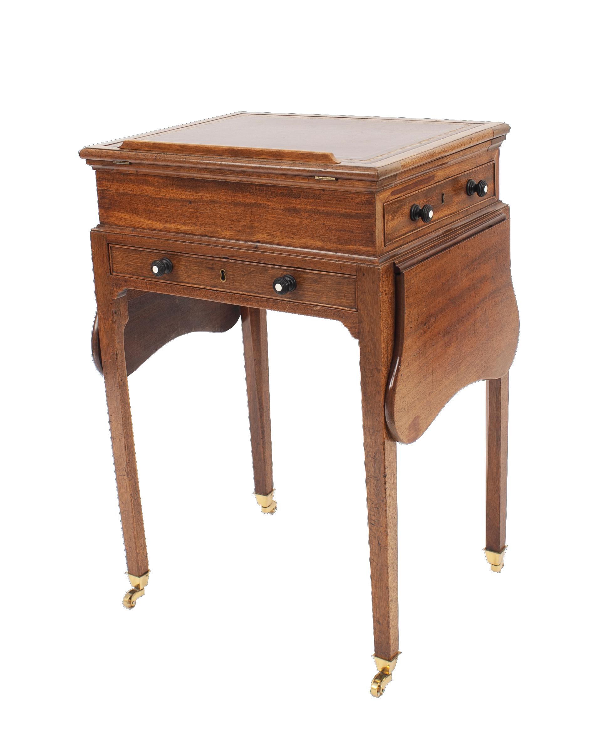 English Georgian style '19th century' walnut end table (desk) with drop sides (10