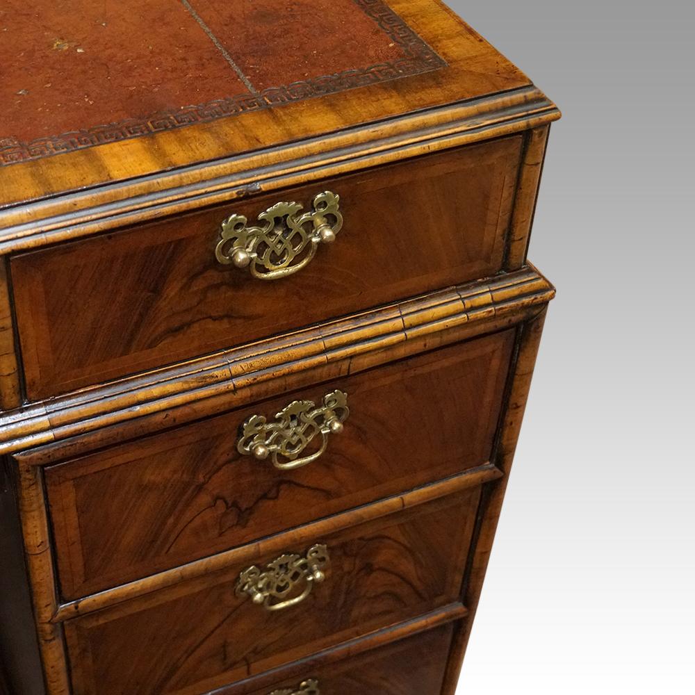 English Georgian style walnut pedestal desk For Sale 5