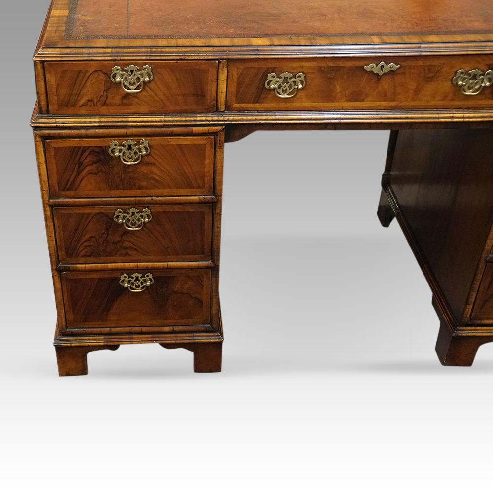 English Georgian style walnut pedestal desk In Good Condition For Sale In Salisbury, GB
