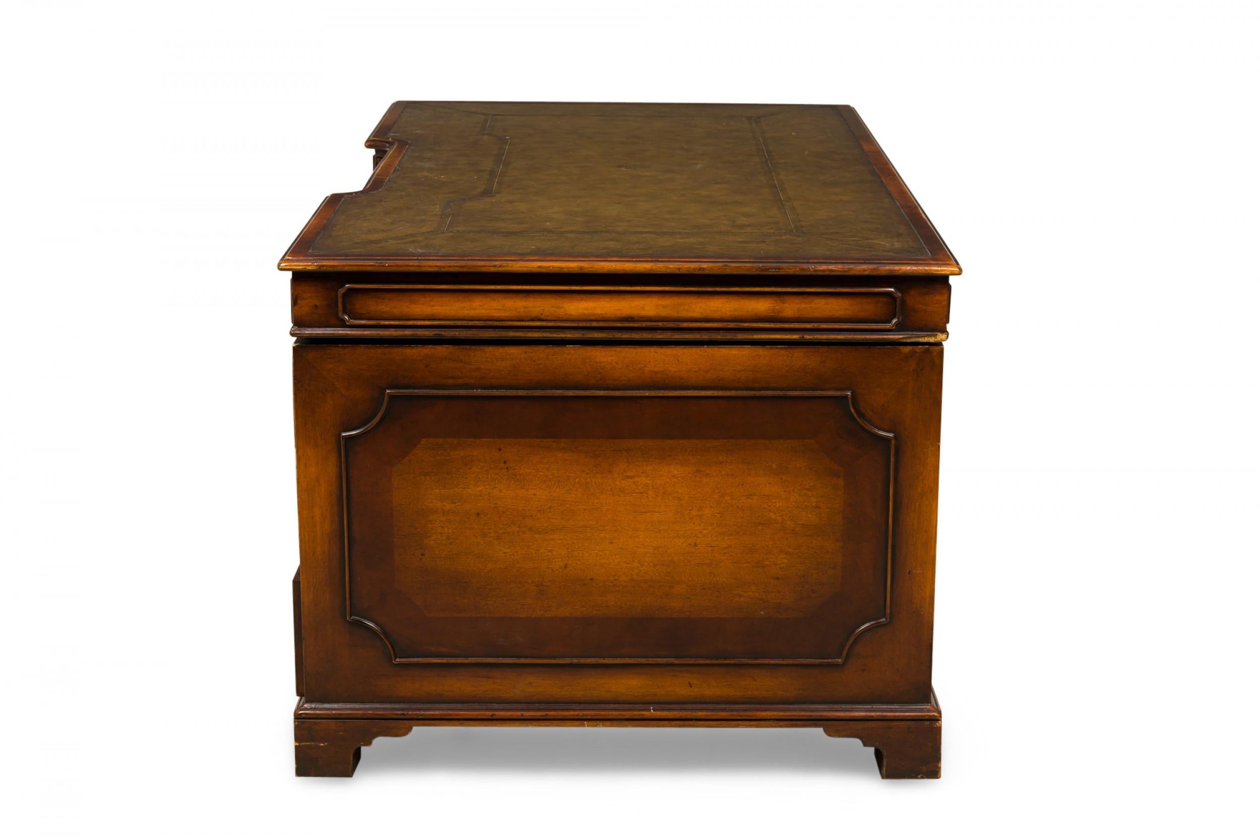 Georgiano Scrivania in legno a ginocchio in stile georgiano inglese in vendita