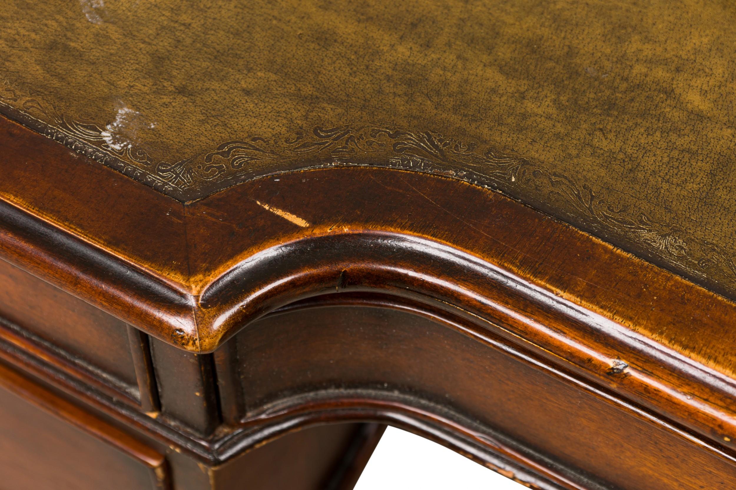 Scrivania in legno a ginocchio in stile georgiano inglese in vendita 1