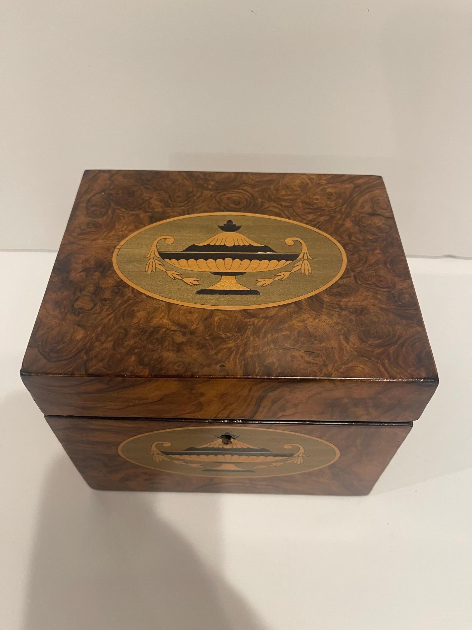 Wood English Georgian Tea Caddy with Inlay and Interior Lid, 19th Century For Sale