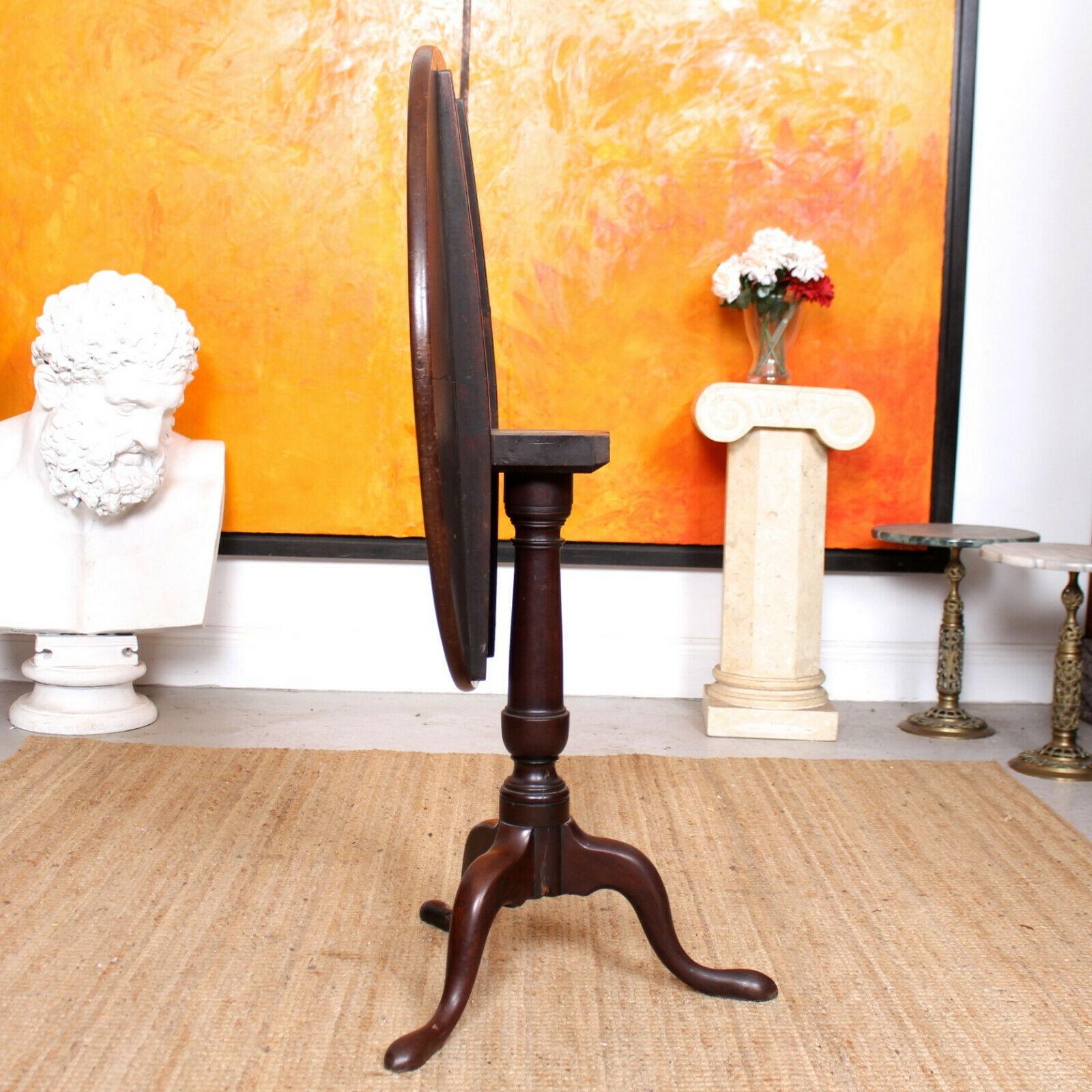 English Georgian Tripod Lamp Table Mahogany Folding Tilt Top Side Table In Good Condition For Sale In Newcastle upon Tyne, GB