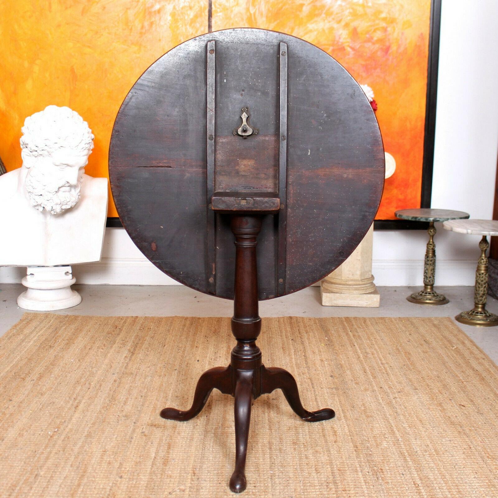 19th Century English Georgian Tripod Lamp Table Mahogany Folding Tilt Top Side Table For Sale