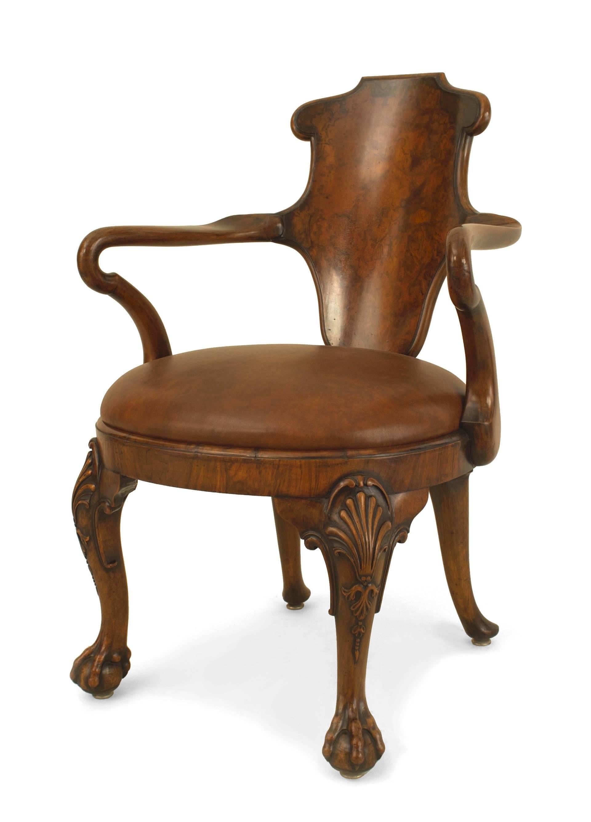 English Georgian Walnut Spoon Back Armchair In Good Condition For Sale In New York, NY