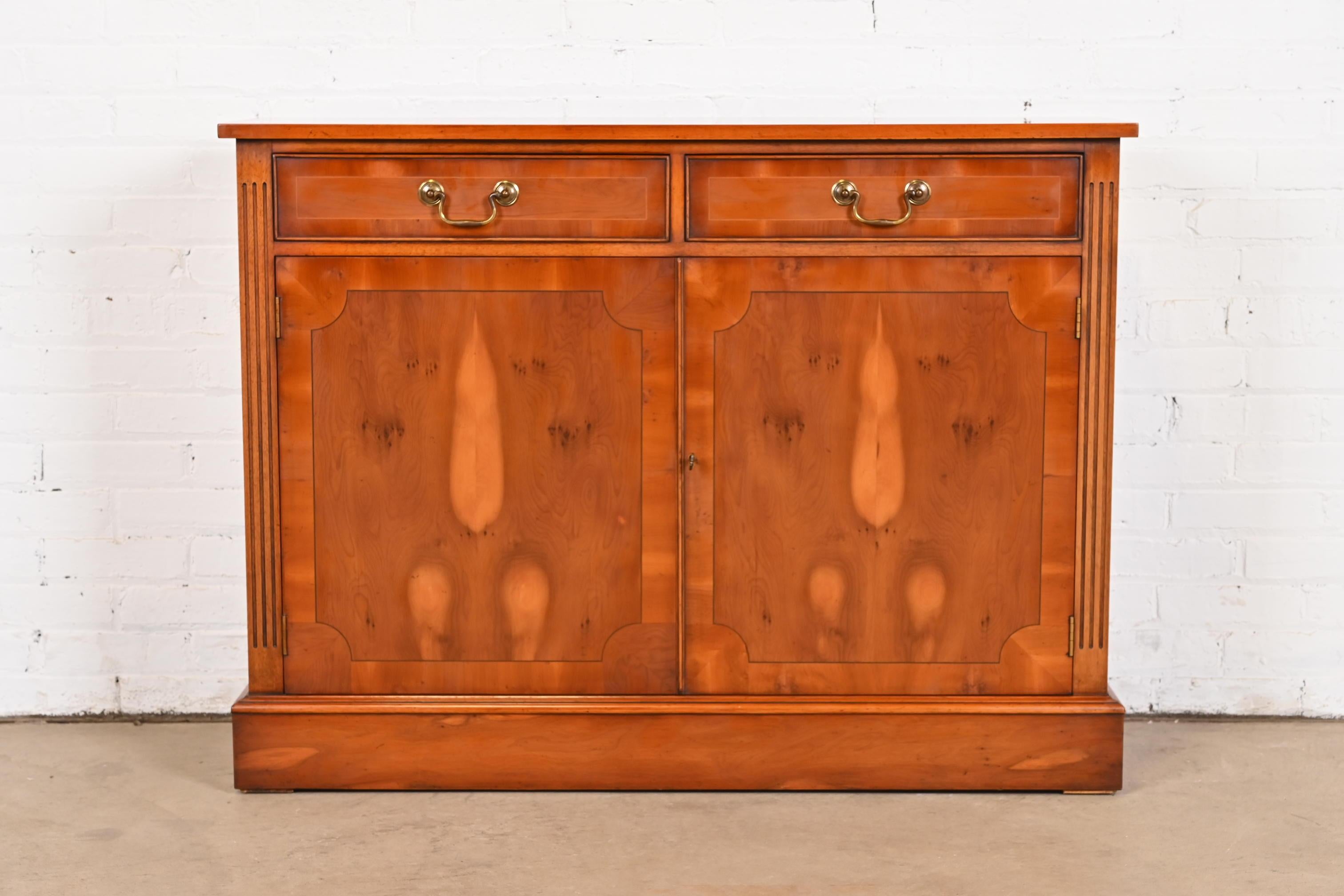 American English Georgian Yew Wood Bar Cabinet in the Manner of Baker Furniture For Sale