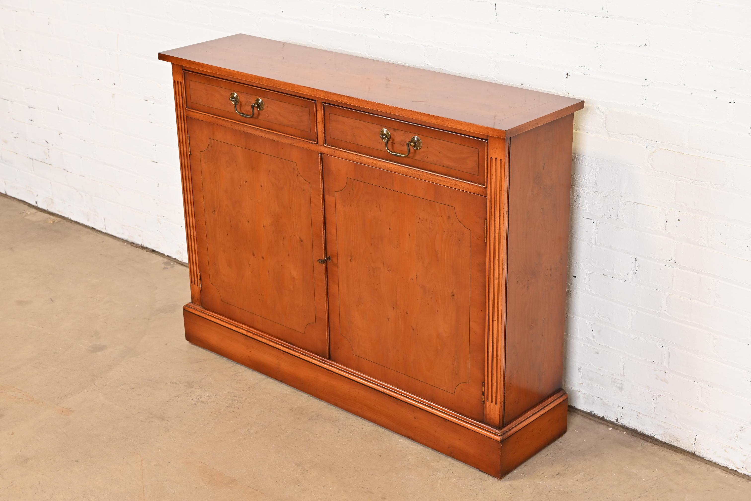 American English Georgian Yew Wood Bar Cabinet in the Manner of Baker Furniture For Sale