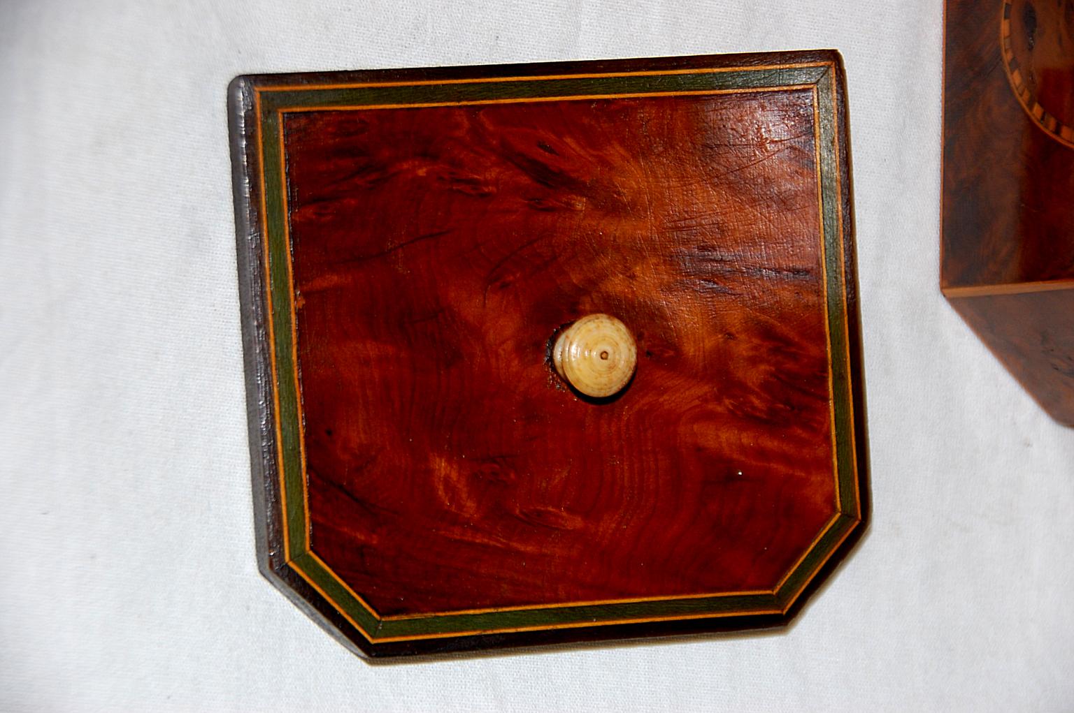 English Georgian Yew Wood Octagonal Tea Caddy with Oval Inlays on Five Sides In Good Condition For Sale In Wells, ME