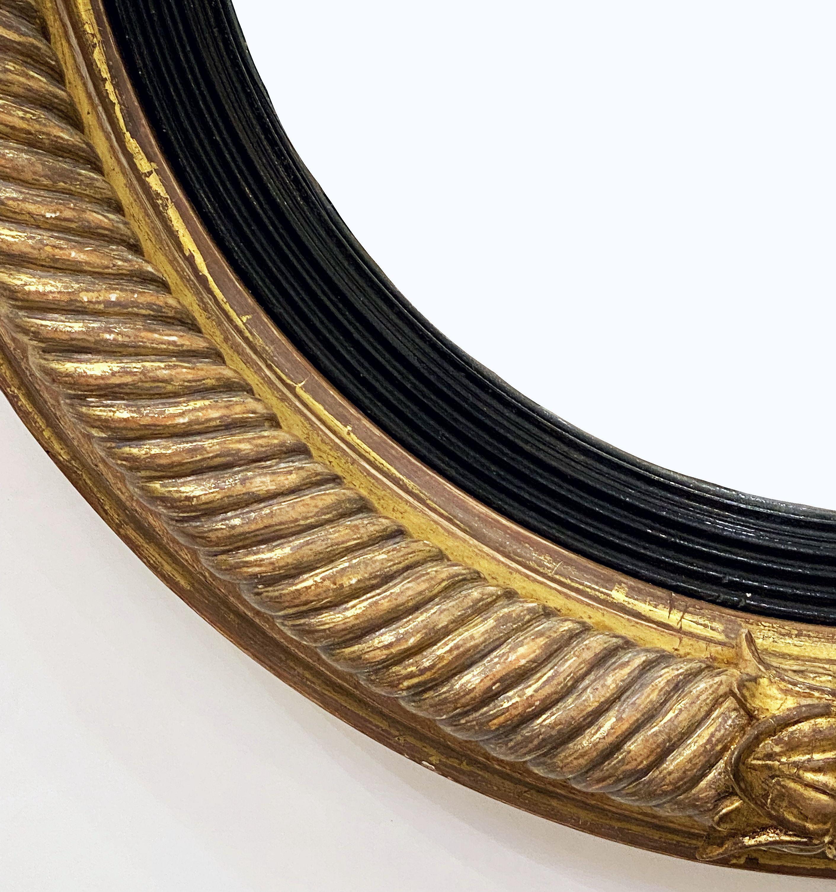 Verre Miroir anglais convexe doré et ébène de l'époque Régence en vente