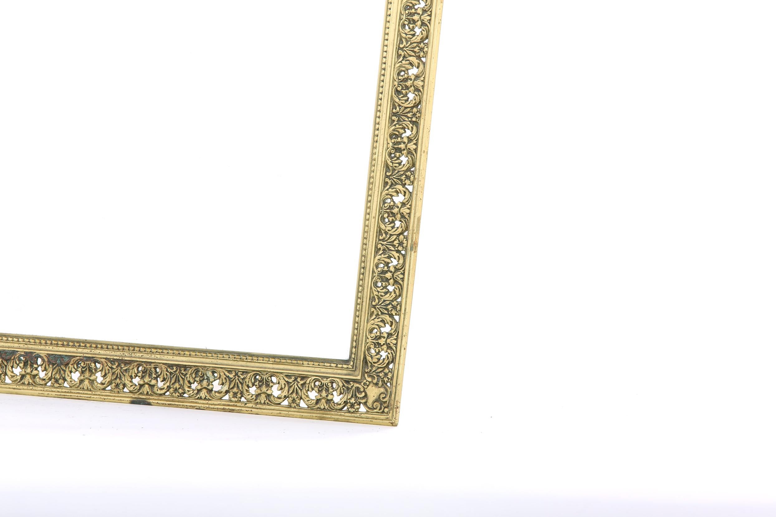 Miroir de coiffeuse anglais biseauté avec cadre en laiton doré Bon état - En vente à Tarry Town, NY