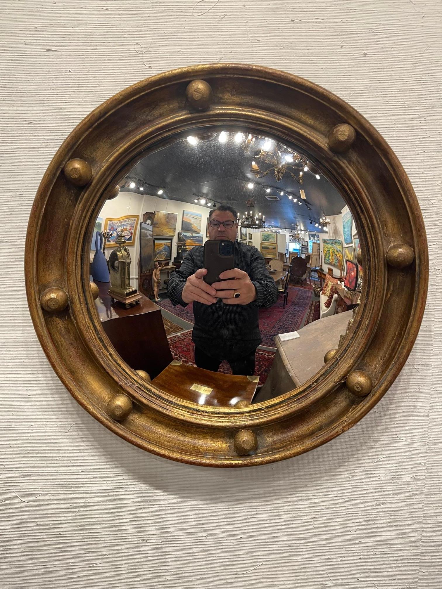 Miroir à œil de bœuf anglais encadré et doré, 19ème / 20ème siècle.