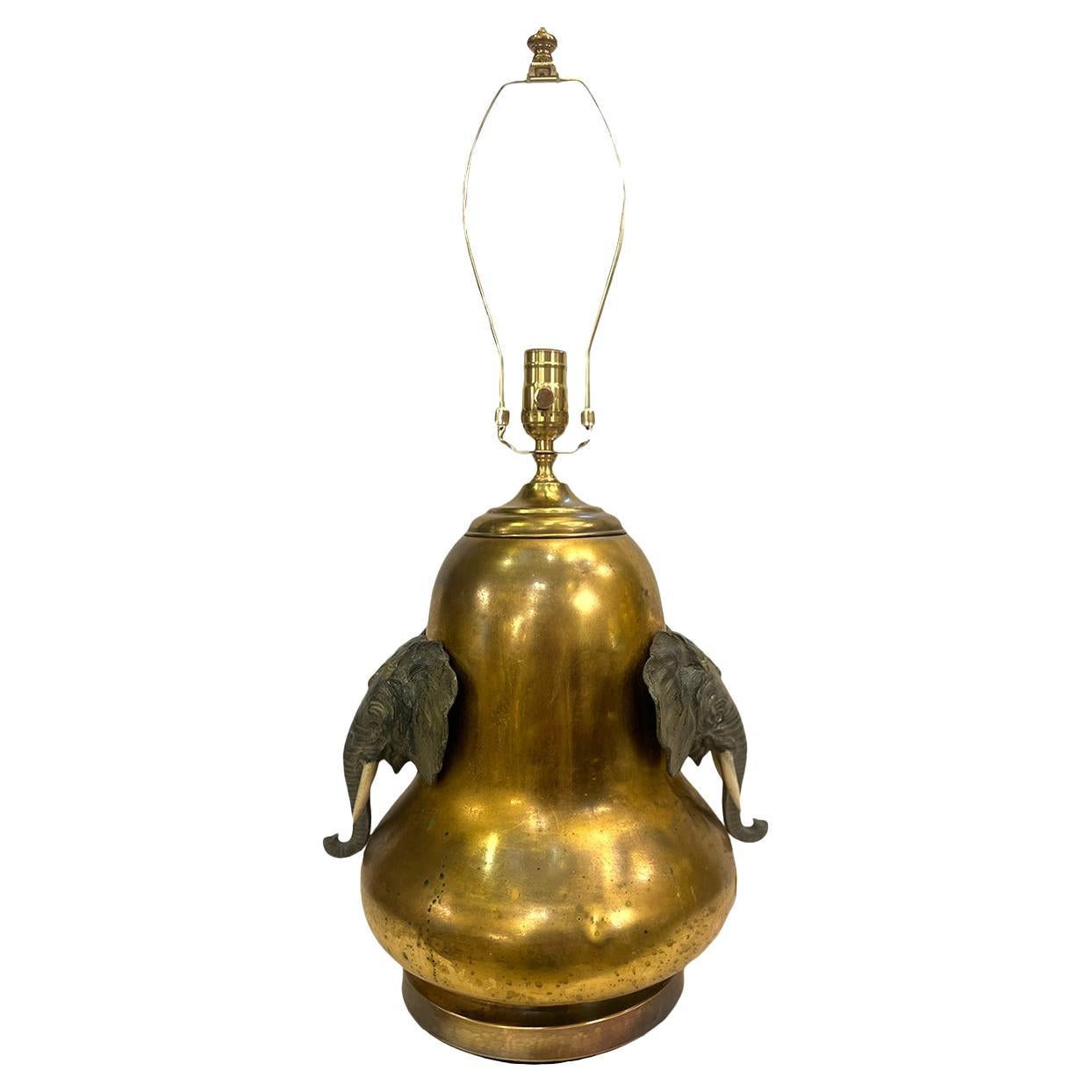 Lampe anglaise dorée avec éléphants en vente