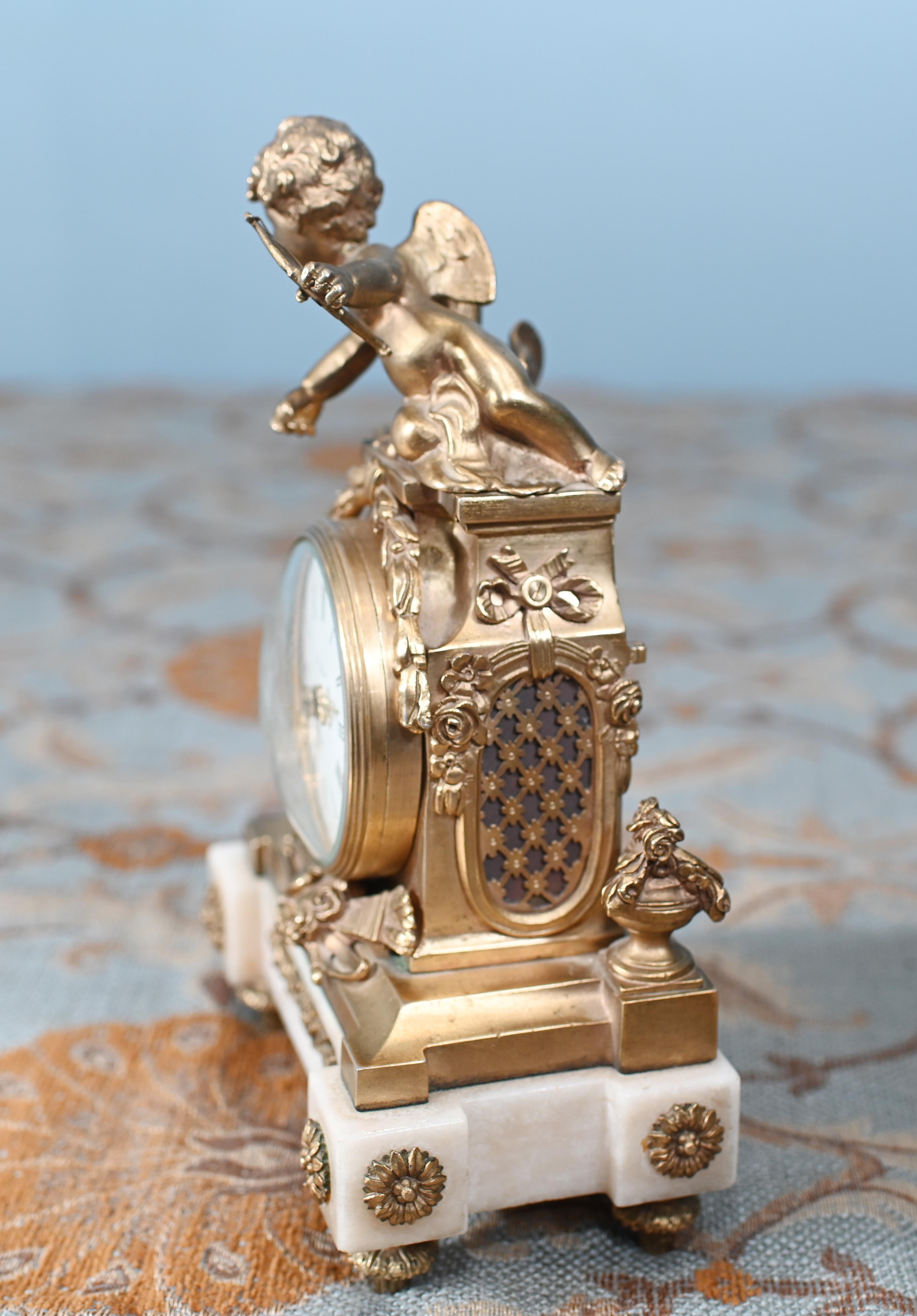 Reloj de repisa dorado inglés Cherub St. James Londres 1880 en venta 5