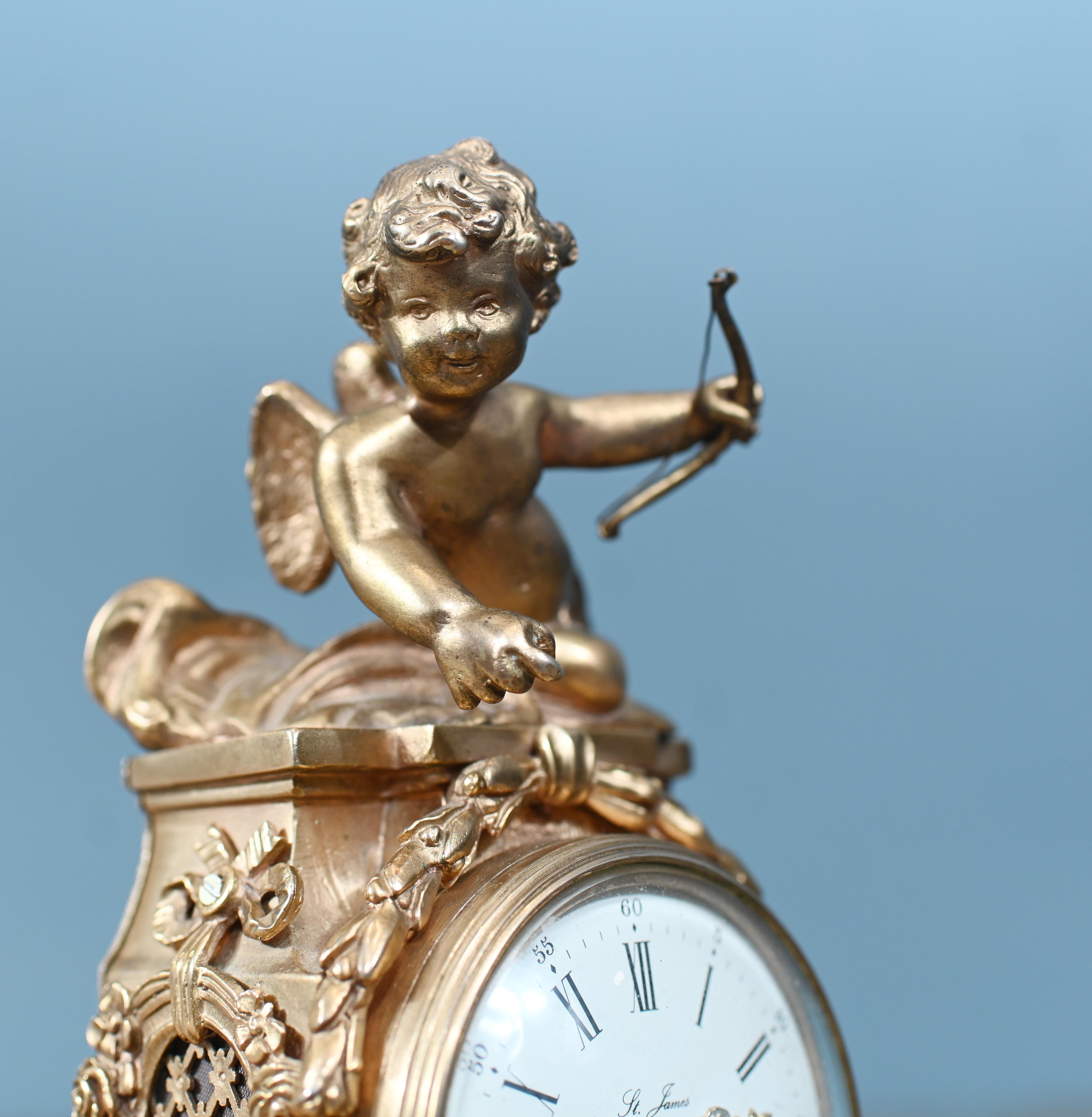 Reloj de repisa dorado inglés Cherub St. James Londres 1880 en venta 8