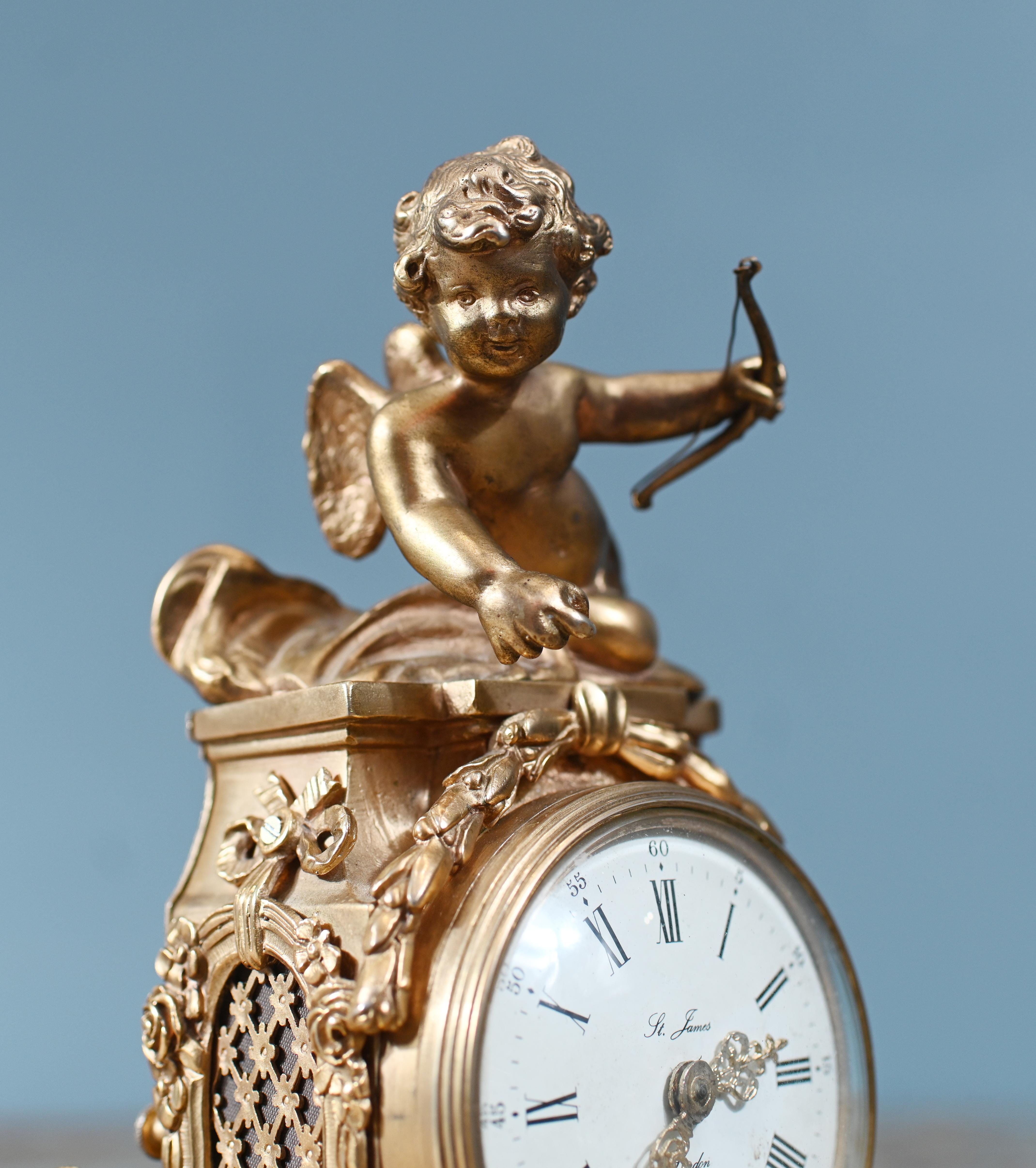 Reloj de repisa dorado inglés Cherub St. James Londres 1880 en venta 9