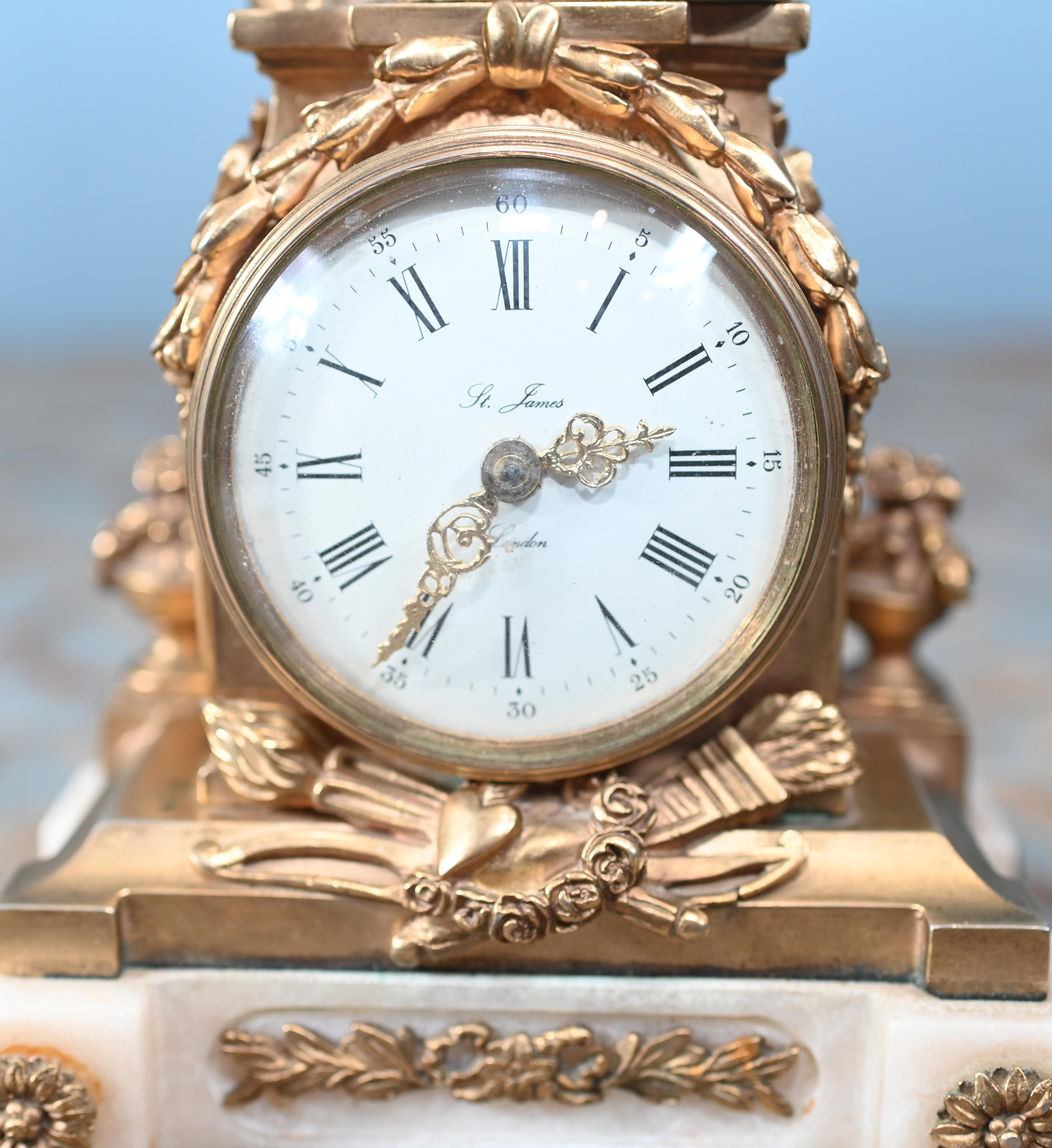 Reloj de repisa dorado inglés Cherub St. James Londres 1880 en Bueno estado para la venta en Potters Bar, GB