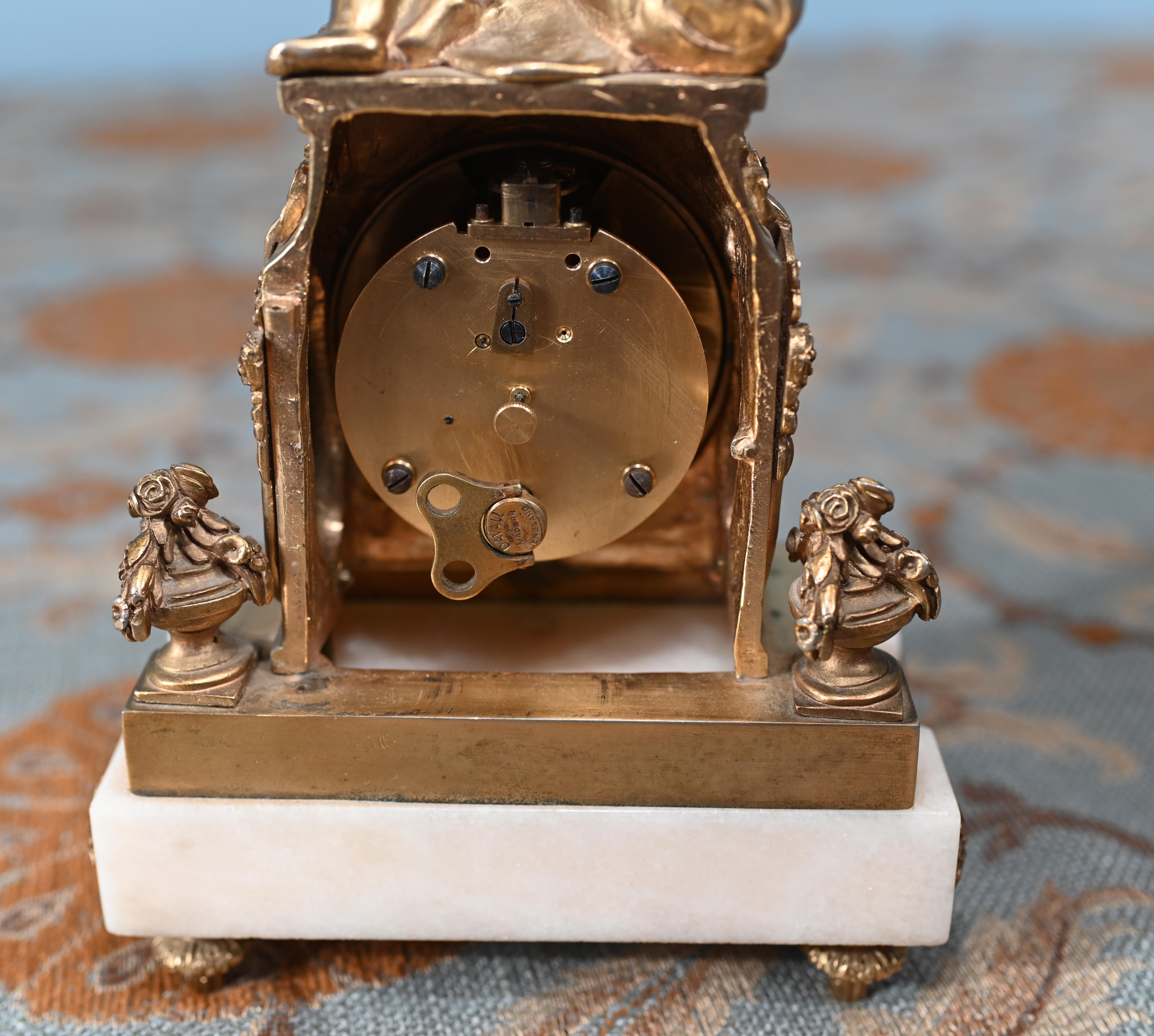 Reloj de repisa dorado inglés Cherub St. James Londres 1880 en venta 4