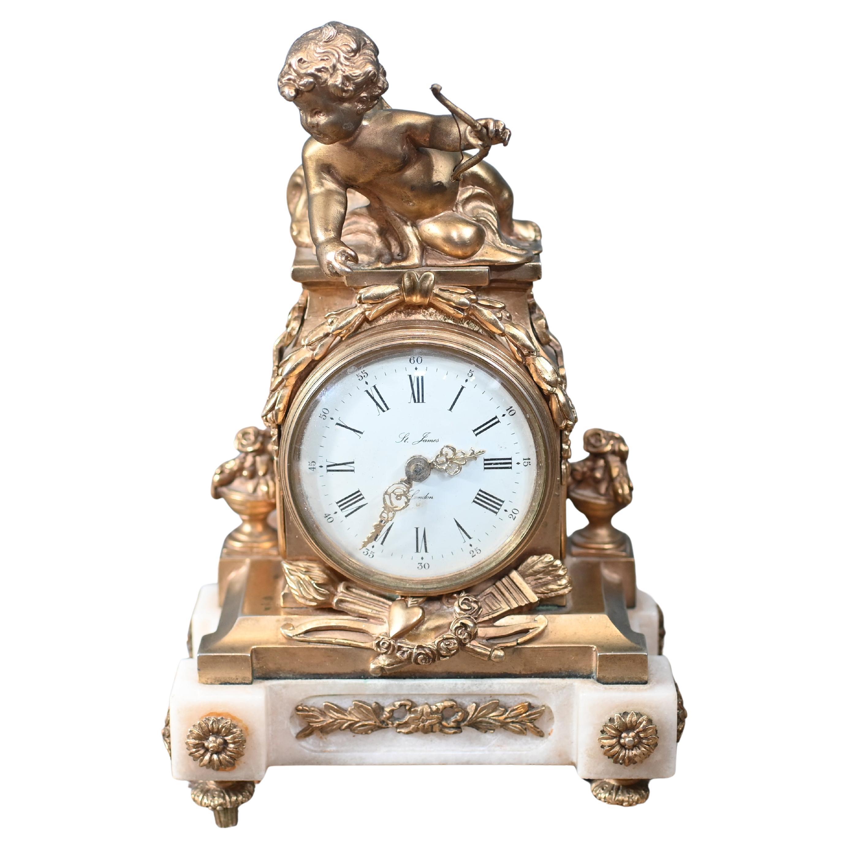 Reloj de repisa dorado inglés Cherub St. James Londres 1880 en venta