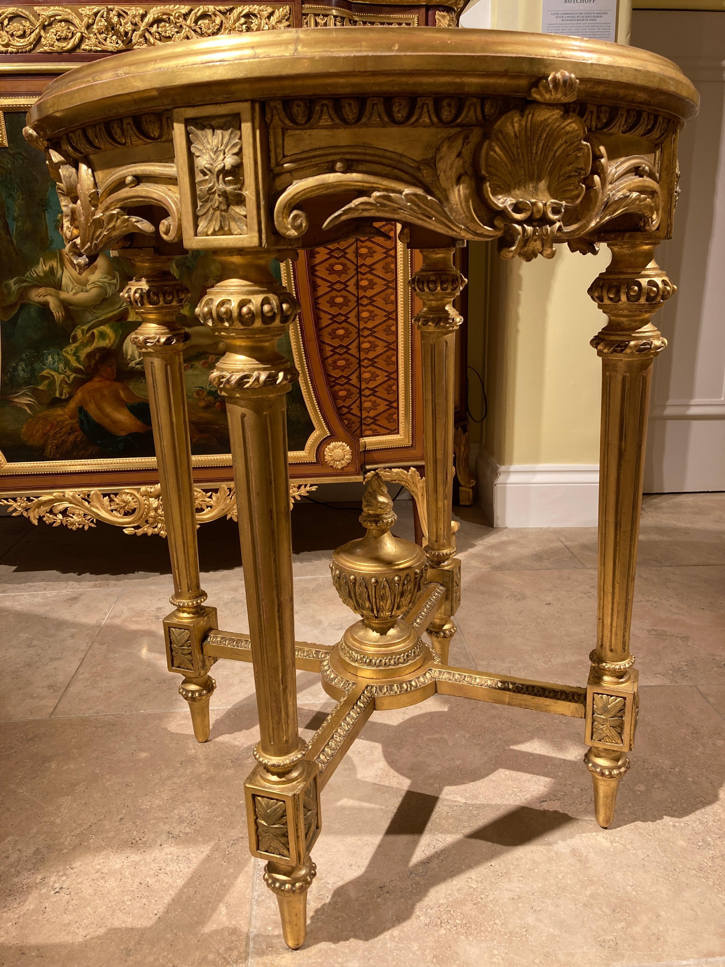 English Giltwood and Floral Inlaid Stone Occasional Table In Good Condition For Sale In London, GB