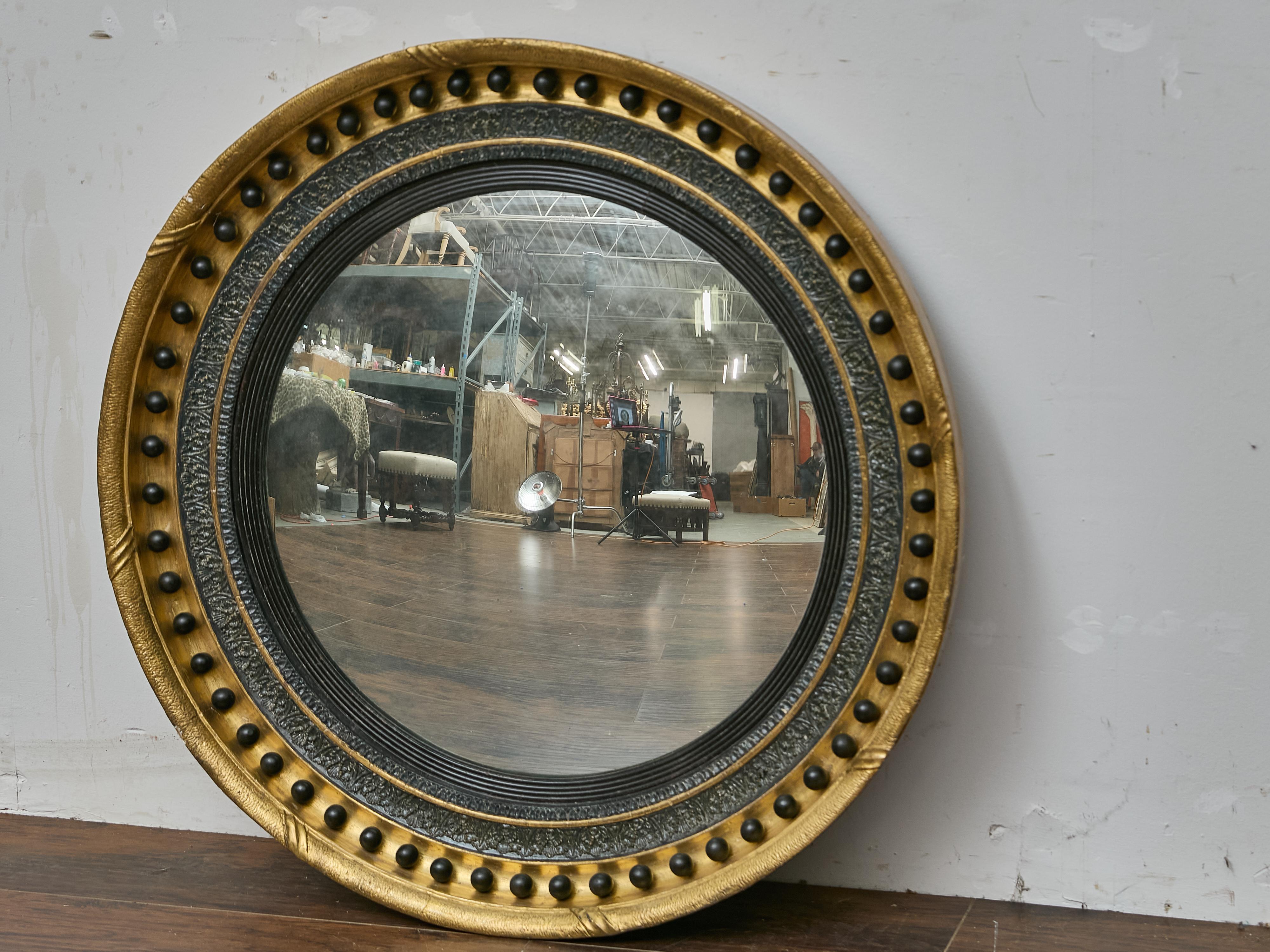 Englischer konvexer Spiegel aus Giltwood mit ebonisierten Bossen, 19. (Ebonisiert) im Angebot