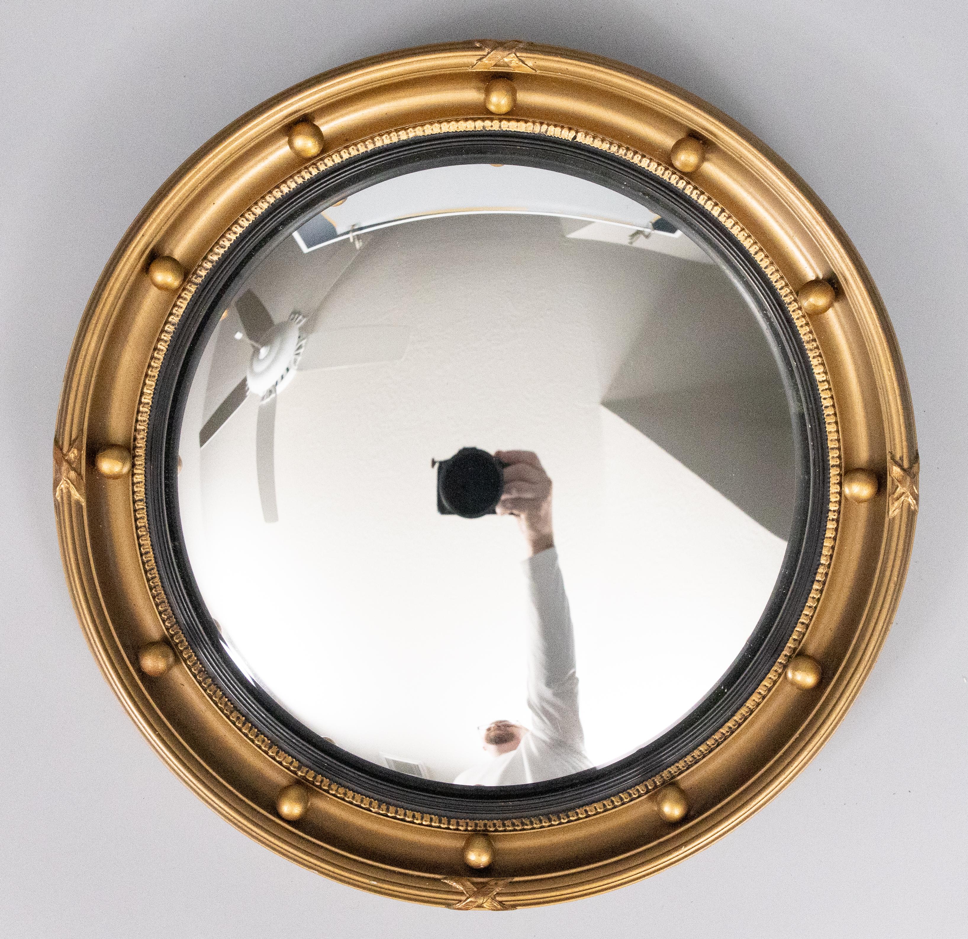 English Giltwood Round Bullseye Convex Mirror, circa 1930 In Good Condition For Sale In Pearland, TX