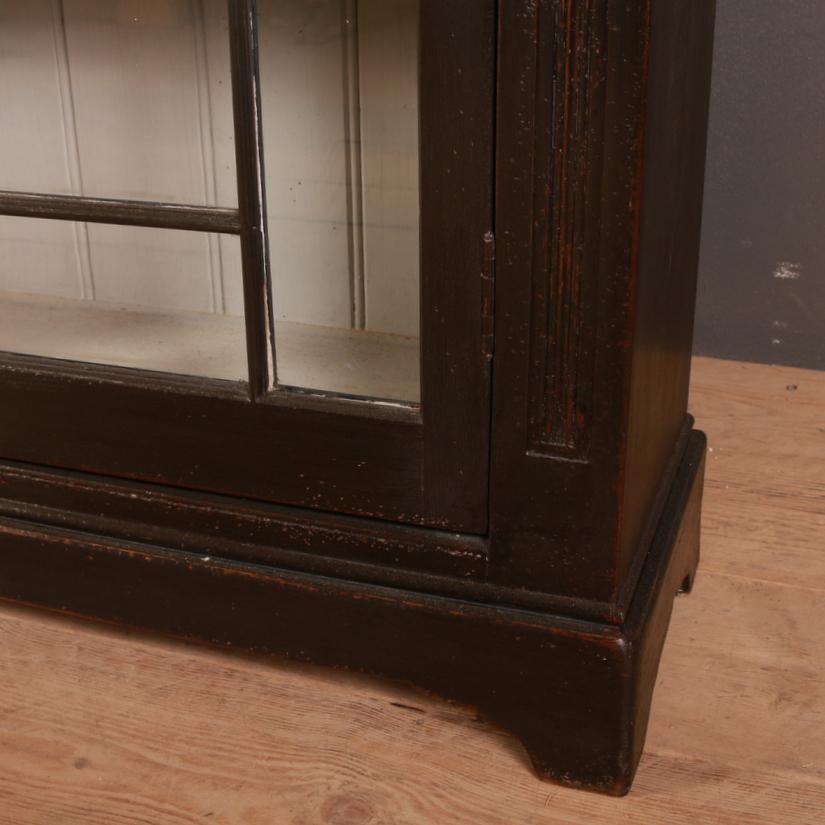 English Glazed Bookcase In Good Condition In Leamington Spa, Warwickshire