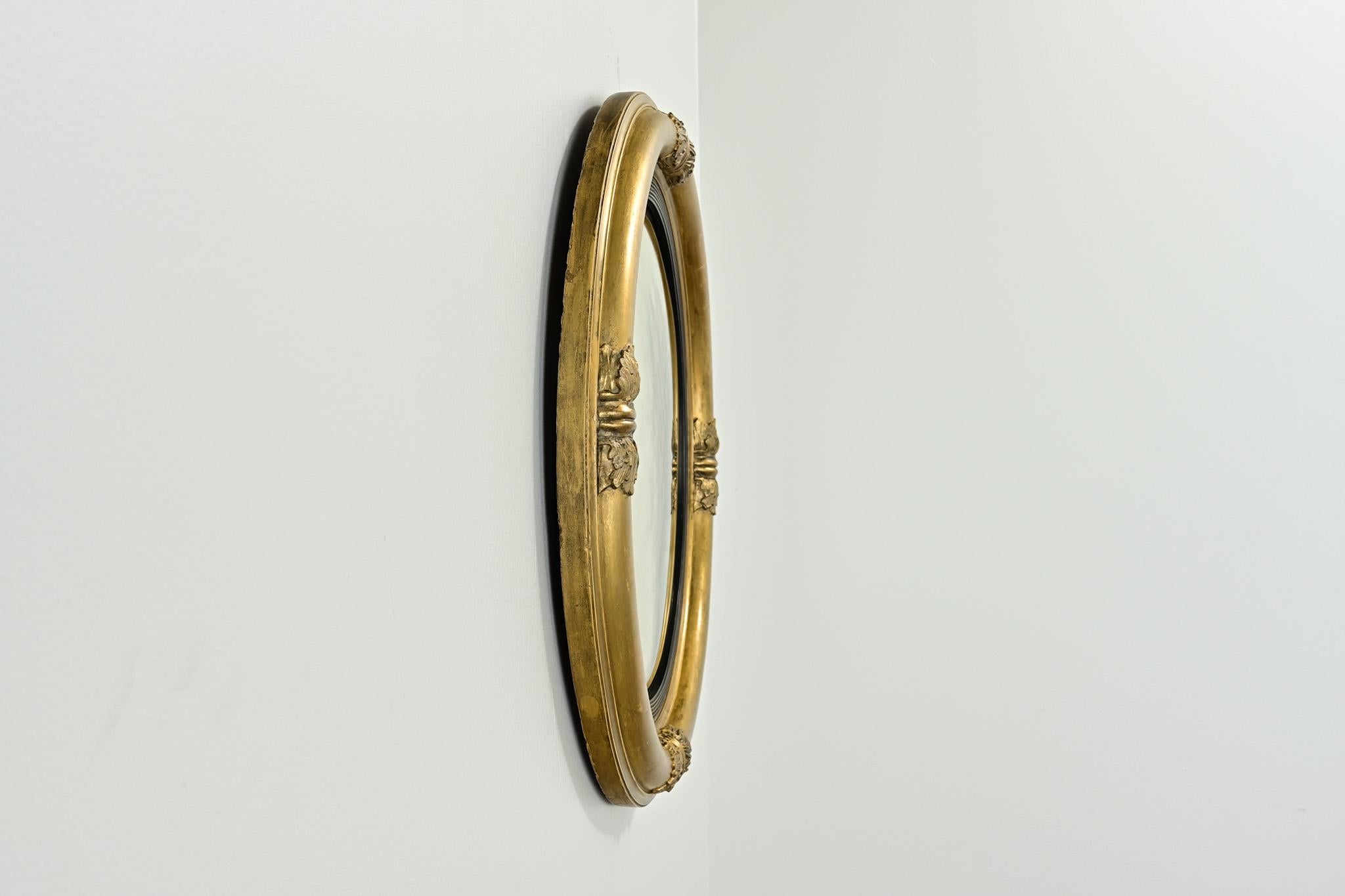 XIXe siècle Miroir convexe anglais doré en vente