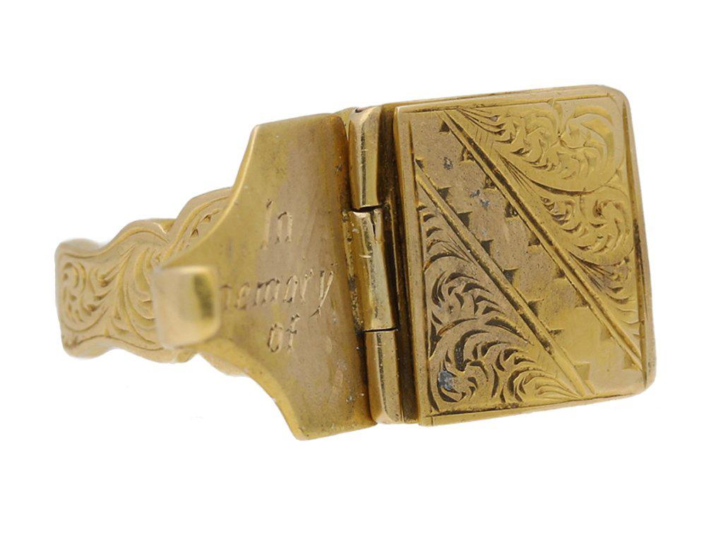 Women's English Gold Locket Ring c1917 For Sale