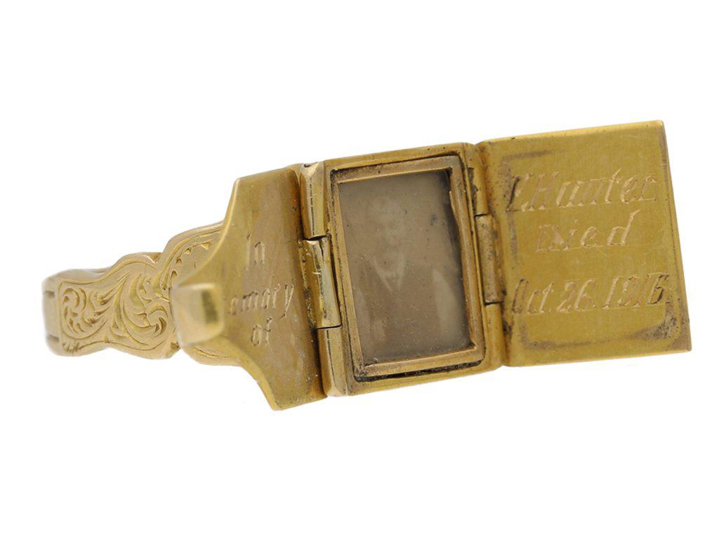 English Gold Locket Ring c1917 For Sale 2