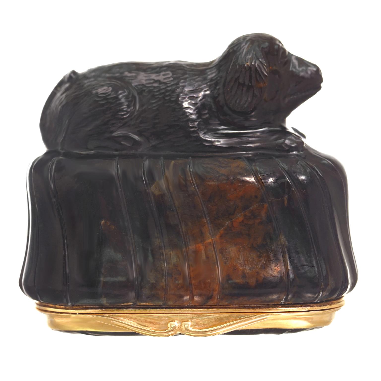 Georgian English Gold Mounted Carved Hardstone Dog Form Snuff Box