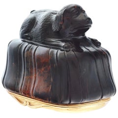 English Gold Mounted Carved Hardstone Dog Form Snuff Box