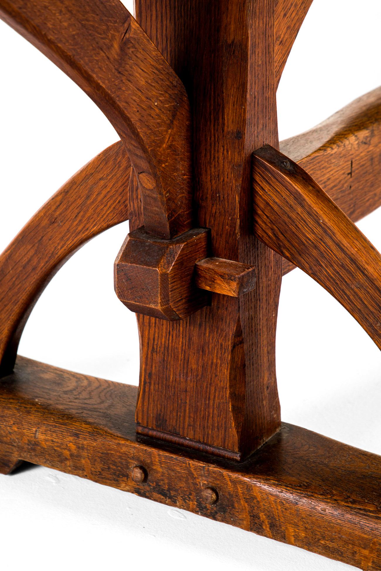 Table de réfectoire en Oak gothique anglais à la manière de E W Pugin en vente 3