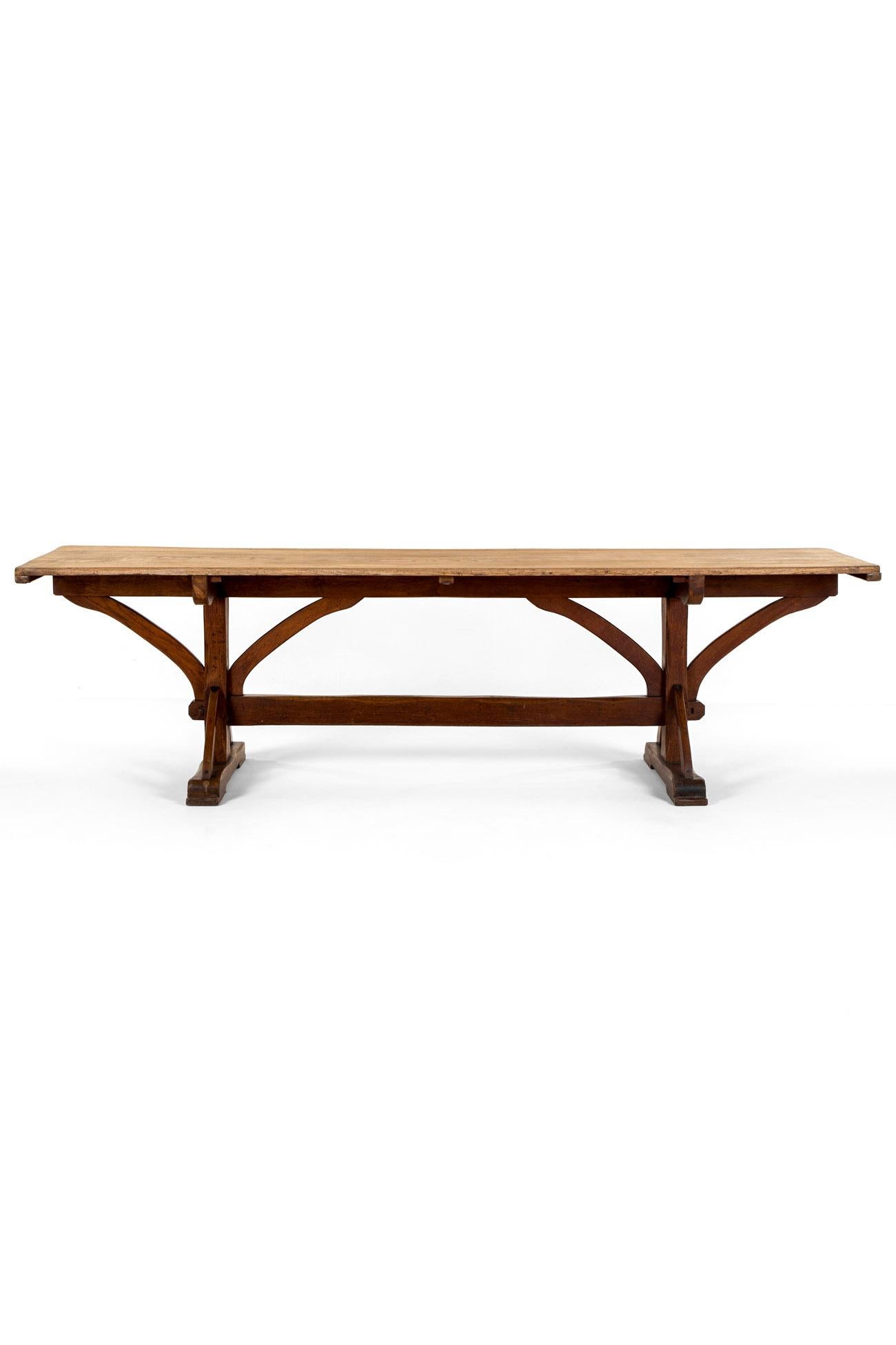 Apogée victorien Table de réfectoire en Oak gothique anglais à la manière de E W Pugin en vente