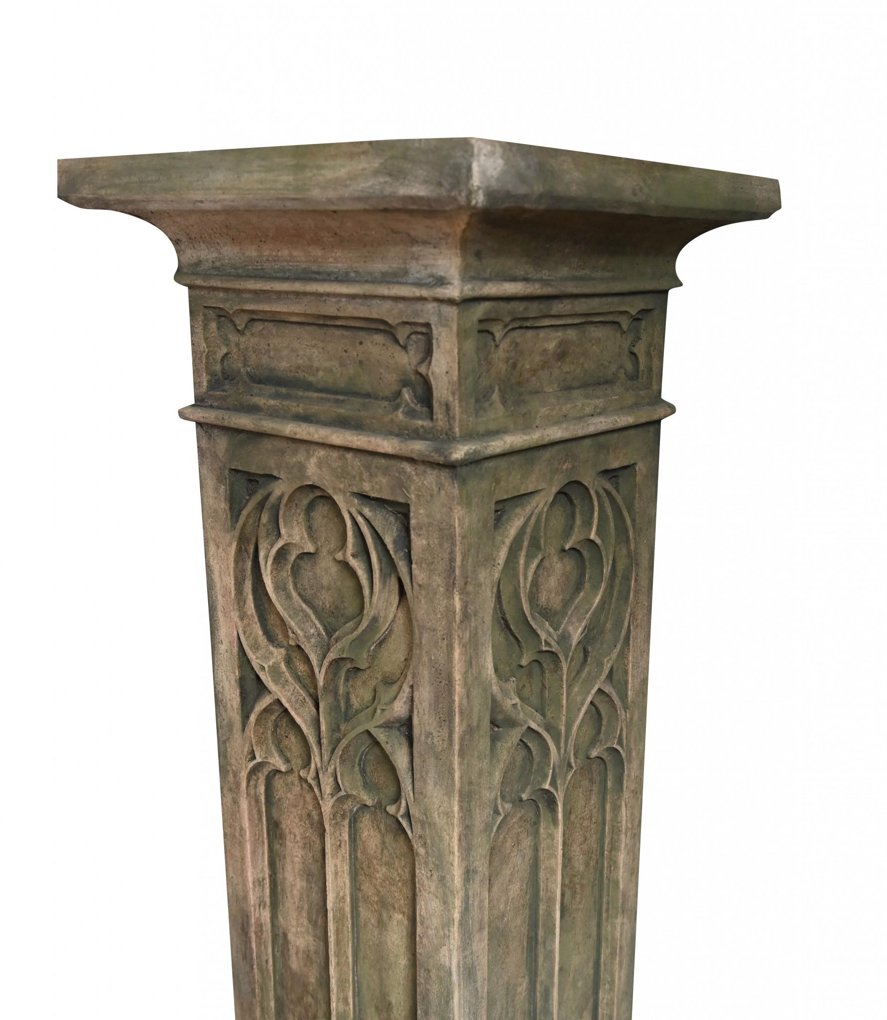 Fino al XVIII secolo Tavolo da giardino con colonna a piedistallo in stile gotico inglese A. Stone in vendita
