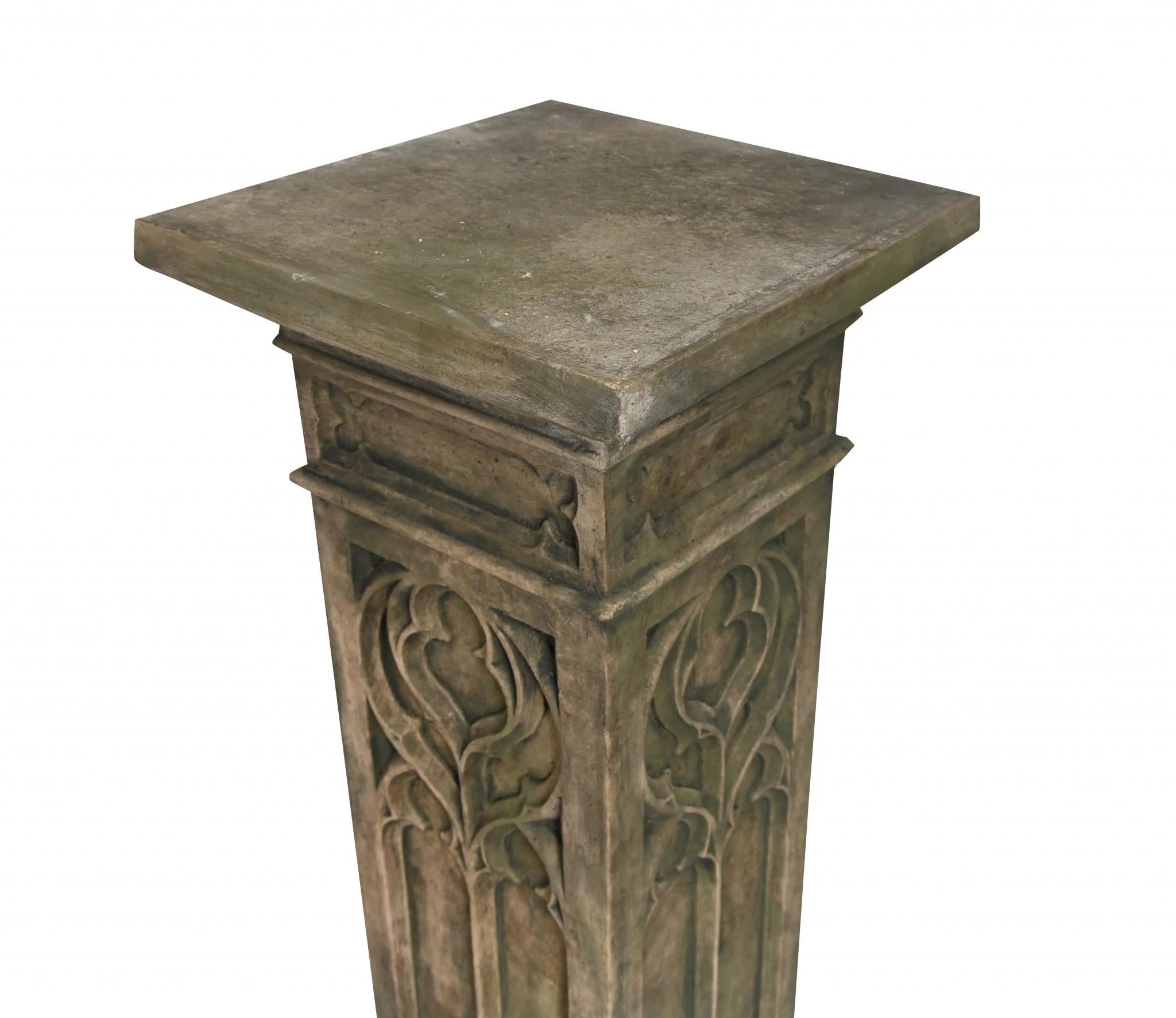 Tavolo da giardino con colonna a piedistallo in stile gotico inglese A. Stone in vendita 3