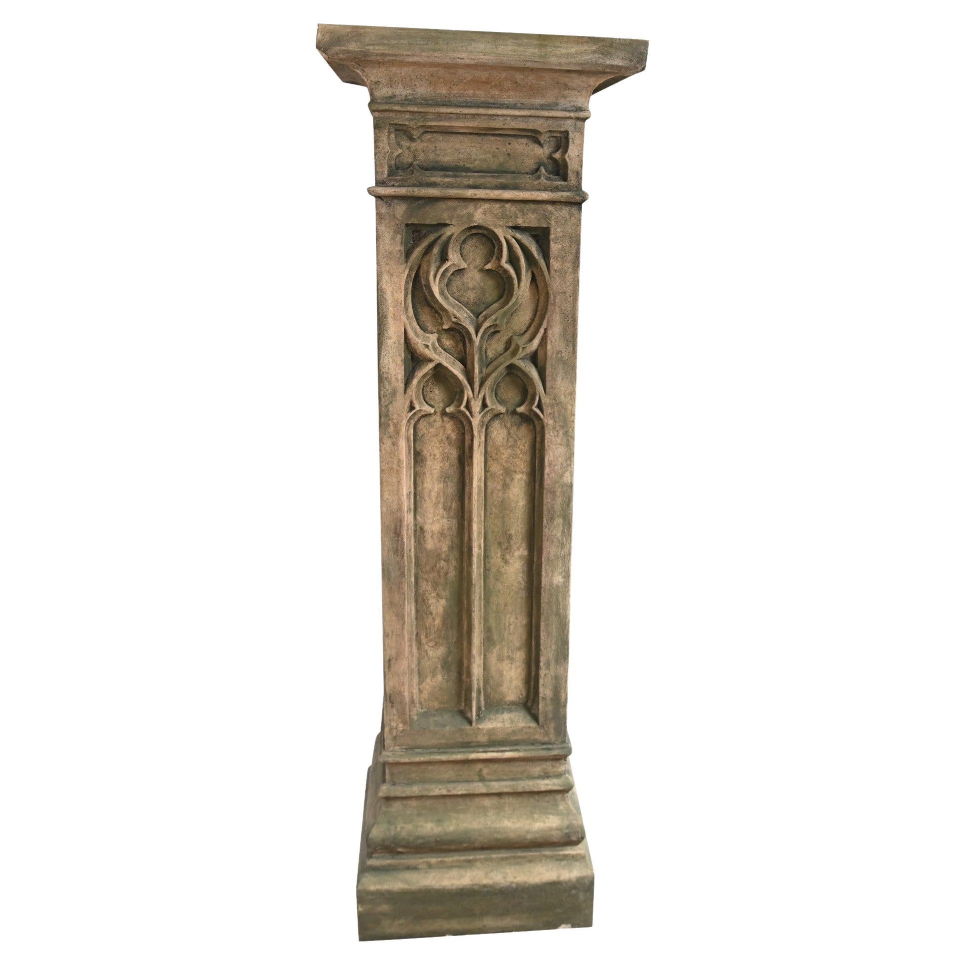 Mesa de piedra de jardín con columna de pedestal gótica inglesa