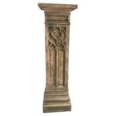 Mesa de piedra de jardín con columna de pedestal gótica inglesa